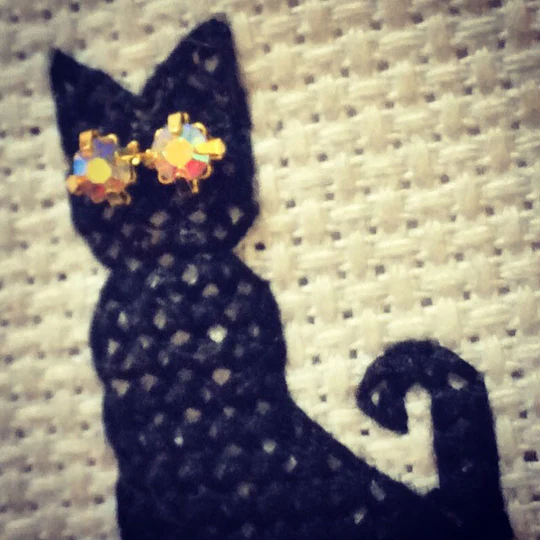 EVERY DAY IS HALLOWEEN: SPARKLY-EYED CAT w/ rhinestone eyes